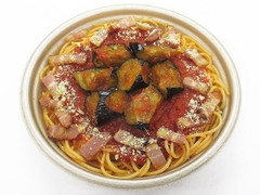 ナスとベーコンのピリ辛トマトソースパスタ