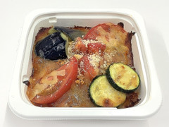セブン-イレブン 夏野菜とペンネのピリ辛チーズ焼き 商品写真