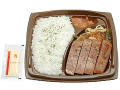 セブン-イレブン まんぷく！ハムステーキ＆豚焼肉弁当 商品写真