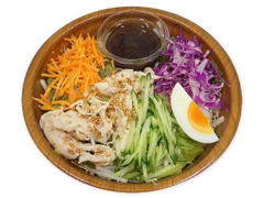 シャキシャキ野菜と蒸し鶏のサラダ