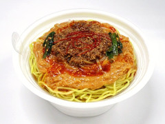 セブン-イレブン 熟成中華麺濃厚ゴマの肉味噌担々麺 商品写真