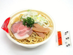 セブン-イレブン 汁なしまぜ麺 濃厚醤油だれの油そば 商品写真