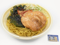 セブン-イレブン わかめ塩ラーメン 国産米粉使用 商品写真