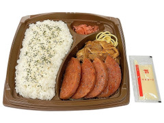 セブン-イレブン ソーセージステーキ＆豚焼肉弁当 商品写真