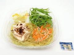 セブン-イレブン 鶏だしスープの冷し塩ラーメン 国産米粉使用