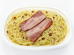 セブン-イレブン 麺大盛ベーコンのペペロンチーノ 商品写真