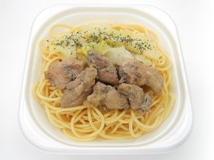 骨付鶏風味！チキンのオイルパスタ