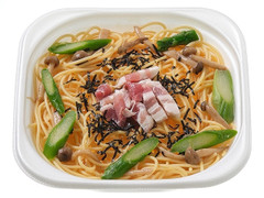 セブン-イレブン アスパラとパンチェッタのバター醤油パスタ 商品写真