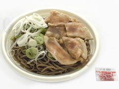 セブン-イレブン 北海道産蕎麦粉使用 豚肉そば 商品写真