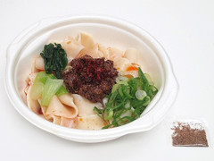 セブン-イレブン 赤坂四川飯店監修ビャンビャン麺 商品写真