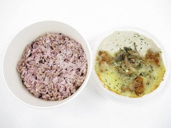 セブン-イレブン きのことチキンのクリームごはん 雑穀米