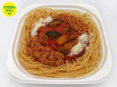 セブン-イレブン 彩り野菜と挽肉のピリ辛トマトパスタ 商品写真