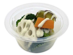 セブン-イレブン 緑黄色野菜と根菜の温野菜サラダ 商品写真