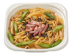 アスパラとベーコンのバター醤油パスタ