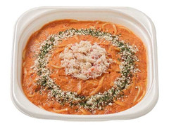 セブン-イレブン 本ズワイ蟹をのせた蟹のトマトクリームパスタ 商品写真