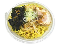 セブン-イレブン スパイスが決め手 濃厚カレーラーメン