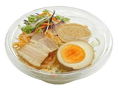 セブン-イレブン チャーシューと味付き玉子のラーメンサラダ