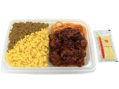 セブン-イレブン ピリ辛チキン＆鶏そぼろ弁当