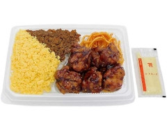 セブン-イレブン ピリ辛チキン＆鶏そぼろ弁当