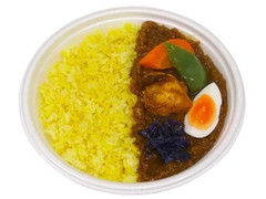 セブン-イレブン 黒糖カレー チキン＆キーマ