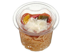 セブン-イレブン 冷製パスタ トマトとチーズと彩り野菜 商品写真