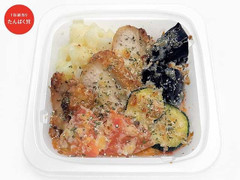 セブン-イレブン 夏野菜と鶏肉のチーズ焼き 愛知県産なす使用 商品写真