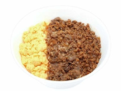 セブン-イレブン 甘辛だれが決め手 牛そぼろ＆牛肉煮弁当