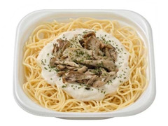 セブン-イレブン トリュフ香る 3種きのこのクリームパスタ