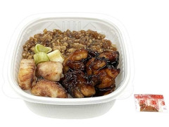 セブン-イレブン 岩手県産菜彩鶏肉の炭火焼き鳥丼