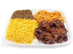 セブン-イレブン ピリ辛チキン＆鶏そぼろ弁当