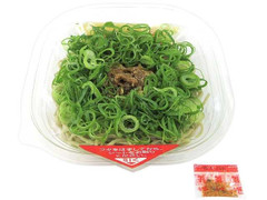 セブン-イレブン ねぎでまみれた冷しそば 牛肉入り