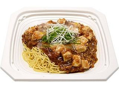 セブン-イレブン 自家製ラー油が旨辛い麻婆豆腐焼そば 商品写真