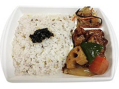 セブン-イレブン 鶏と野菜の黒酢あん弁当 十六穀米使用 商品写真