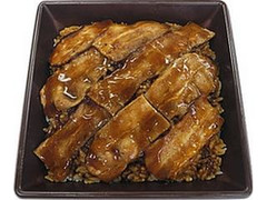 ガラ炊きタレの炭火焼き豚丼