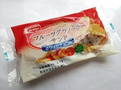 日糧 フルーツグラノーラサンド ホワイトチョコ風 商品写真