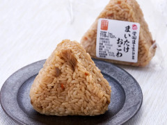 ローソンストア100 まいたけおこわおにぎり 商品写真