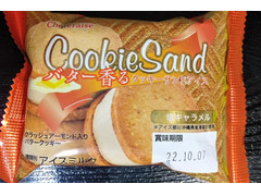 シャトレーゼ バター香るクッキーサンドアイス 塩キャラメル 商品写真