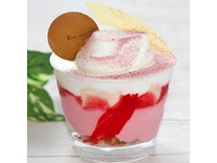 北海道産純生クリーム使用 苺とホワイトチョコのカップデザート