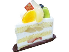 洋梨とフルーツのプレミアム純生クリームショートケーキ