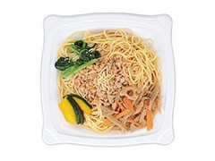 ナチュラルローソン おだし香る根菜と生姜鶏そぼろの和風パスタ 商品写真