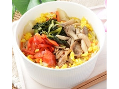 ナチュラルローソン 1日の1／2の野菜が摂れる豚肉のフォー炒め 商品写真