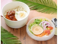 ナチュラルローソン 野菜を掛けて食べる豆腐ハンバーグのロコモコ 商品写真