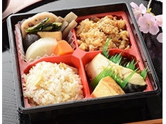 ナチュラルローソン 2種のおこわ弁当 阿波尾鶏＆桜おこわ 商品写真