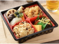 2種のおこわ弁当 阿波尾鶏ときのこ