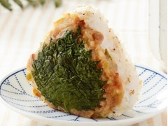 ナチュラルローソン 大葉味噌の焼おにぎり 商品写真