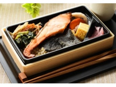 玄米ご飯と鮭の幽庵焼き弁当