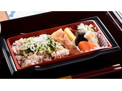 ナチュラルローソン 梅としらすのおこわ弁当 商品写真