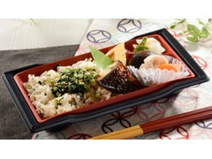 ナチュラルローソン 発芽米入り鮭と青菜のおこわ弁当 商品写真