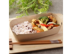 ナチュラルローソン 鶏の黒酢あんと野菜の弁当 商品写真