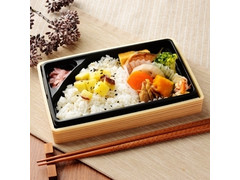 ナチュラルローソン お芋ご飯の秋を味わうお弁当 商品写真